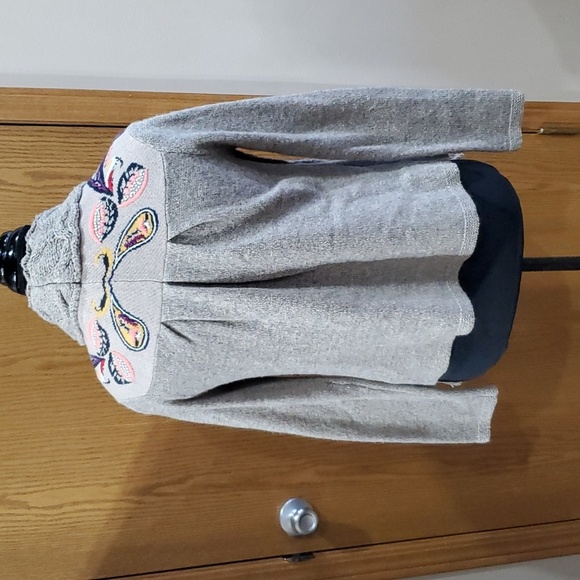 Sleeping on snow anthropologie grey floral fringed open front cardigan - Picture 4 of 9